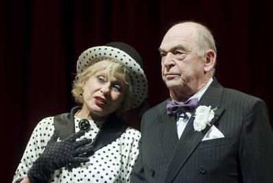 Mici néni két élete Mici néni két élete