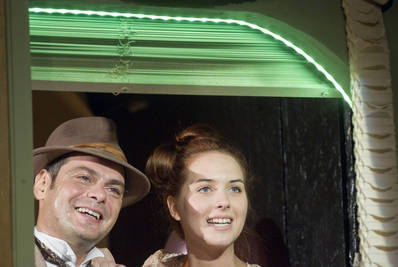 Hát hogy szeret maga engem? Hát hogy szeret maga engem?