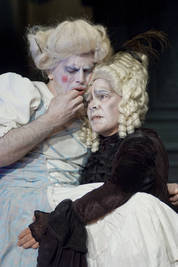 Az özvegy Karnyóné s két szeleburdiak Az özvegy Karnyóné s két szeleburdiak