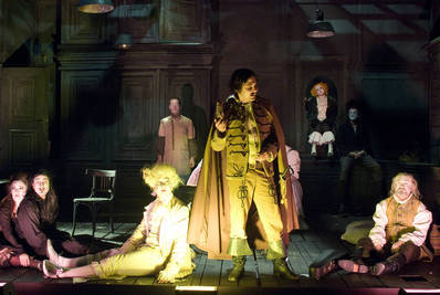 Az özvegy Karnyóné s két szeleburdiak Az özvegy Karnyóné s két szeleburdiak