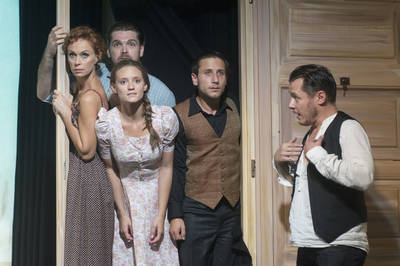 Mellettem elférsz Mellettem elférsz