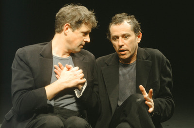 Kövekkel a zsebében Kövekkel a zsebében