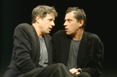 Kövekkel a zsebében Kövekkel a zsebében