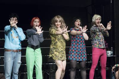 Miközben ezt a címet olvassák, mi magukról beszélünk Miközben ezt a címet olvassák, mi magukról beszélünk