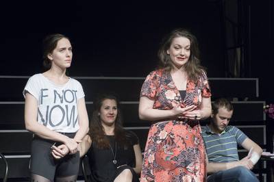 Miközben ezt a címet olvassák, mi magukról beszélünk Miközben ezt a címet olvassák, mi magukról beszélünk