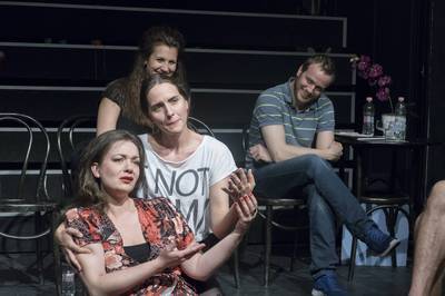 Miközben ezt a címet olvassák, mi magukról beszélünk Miközben ezt a címet olvassák, mi magukról beszélünk