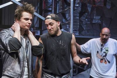 Balta a fejbe Balta a fejbe