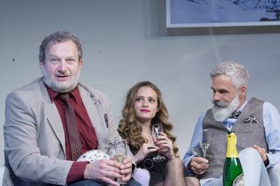 A kulisszák mögött A kulisszák mögött