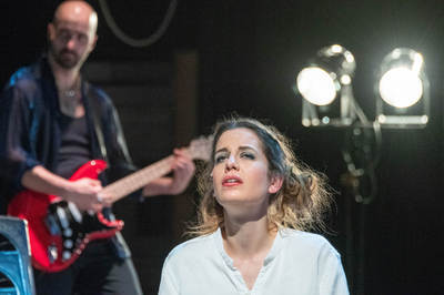 Lila ákác Lila ákác