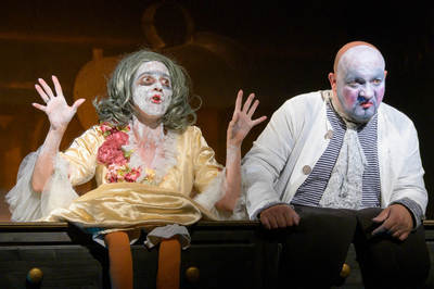 Az özvegy Karnyóné s két szeleburdiak Az özvegy Karnyóné s két szeleburdiak