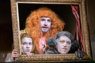 Az özvegy Karnyóné s két szeleburdiak Az özvegy Karnyóné s két szeleburdiak