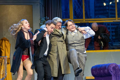 A miniszter félrelép A miniszter félrelép