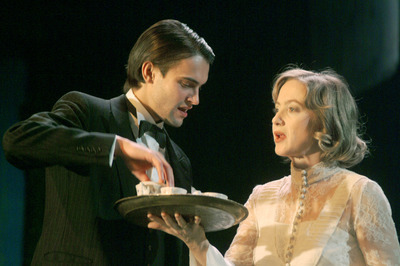 Az üvegcipő Az üvegcipő