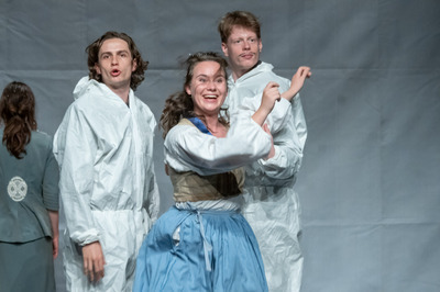 Vedd le a kalapad a honvéd előtt Vedd le a kalapad a honvéd előtt