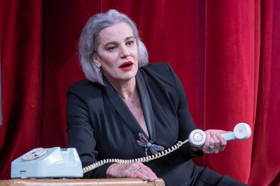 Semmi nem történik a színházban Semmi nem történik a színházban