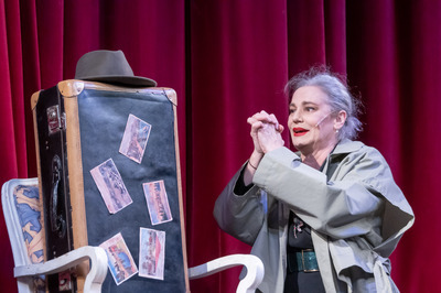 Semmi nem történik a színházban Semmi nem történik a színházban