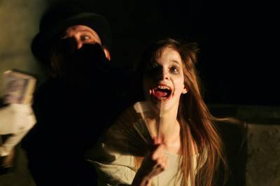 Lány, kertben Lány, kertben